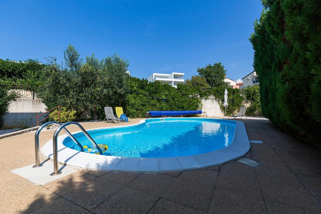 Apartments With A Swimming Pool Novigrad - 7078 Екстериор снимка