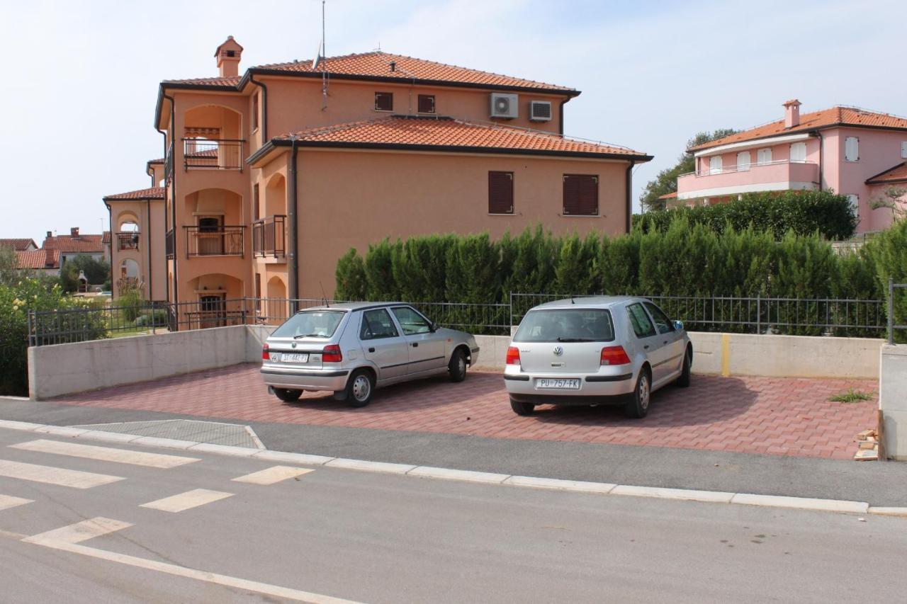 Apartments With A Swimming Pool Novigrad - 7078 Екстериор снимка