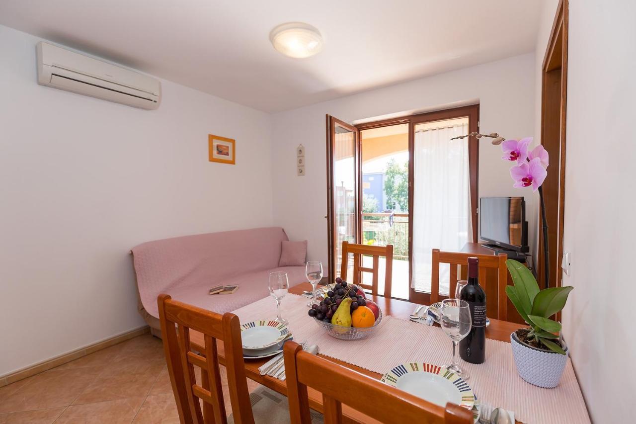 Apartments With A Swimming Pool Novigrad - 7078 Екстериор снимка