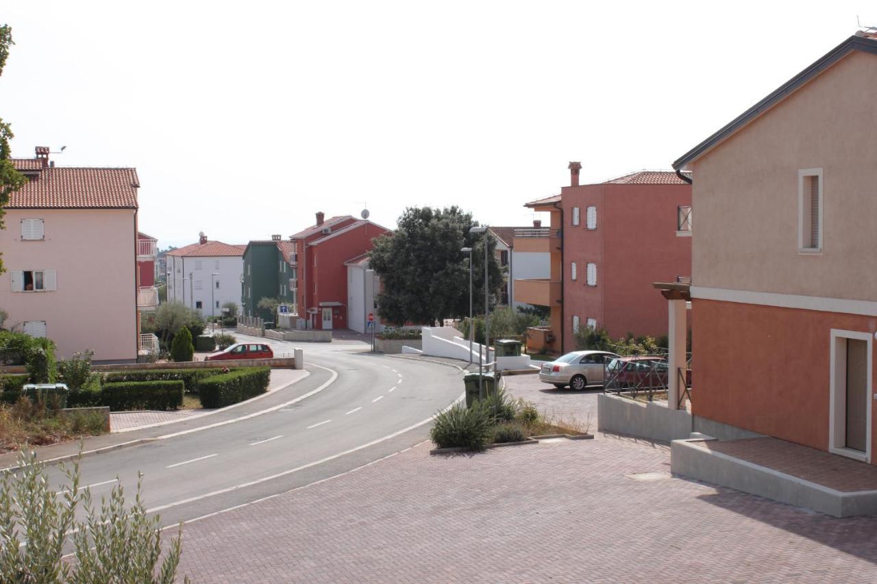 Apartments With A Swimming Pool Novigrad - 7078 Екстериор снимка