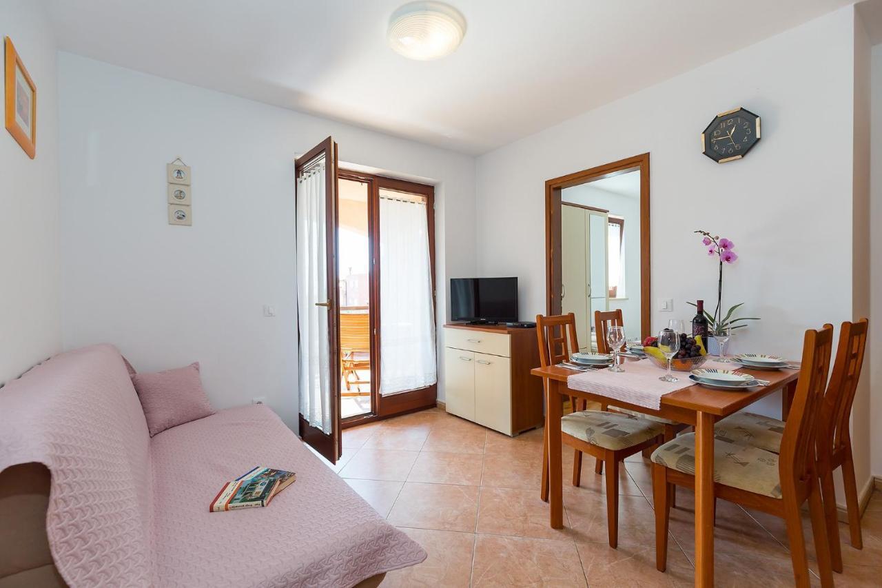 Apartments With A Swimming Pool Novigrad - 7078 Екстериор снимка