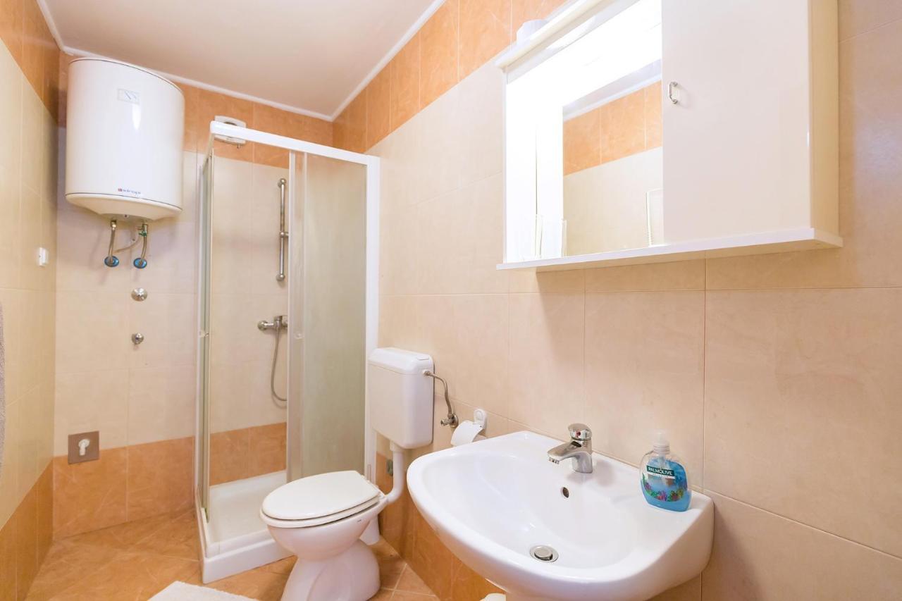 Apartments With A Swimming Pool Novigrad - 7078 Екстериор снимка