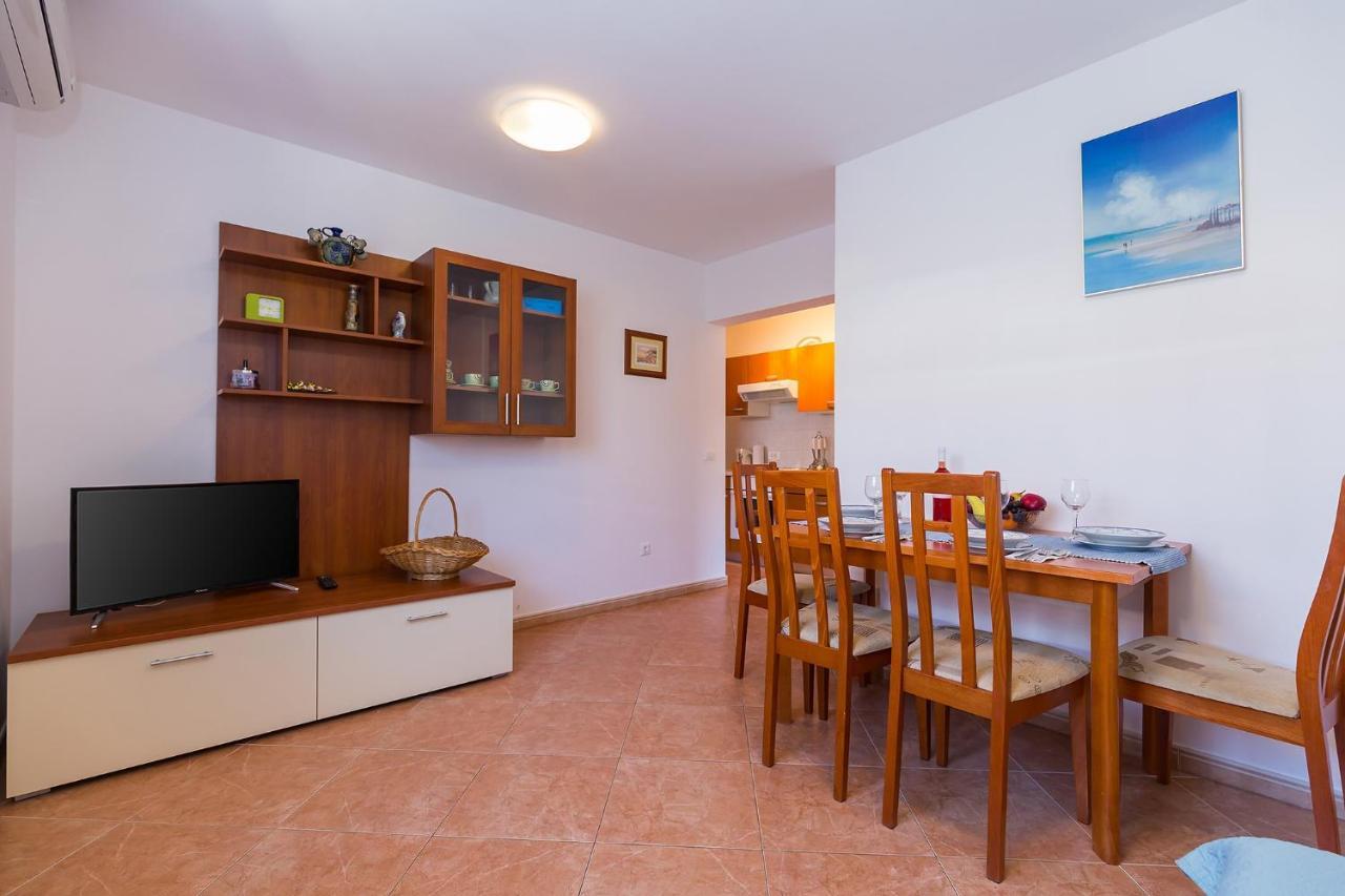 Apartments With A Swimming Pool Novigrad - 7078 Екстериор снимка